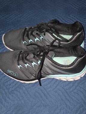 FILA Women's Black and Teal Athletic Sneakers